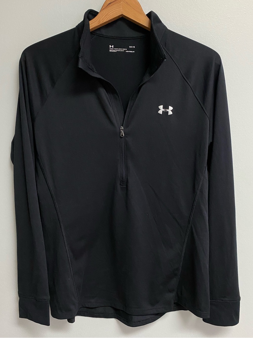 UNDER ARMOUR QUATER ZIP TOP - LARGE